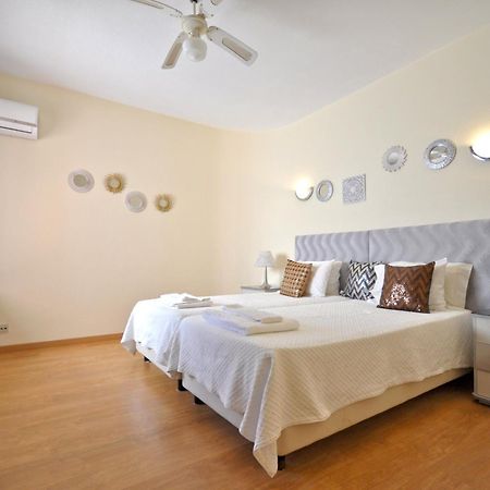 Walking Distance To The Centre - Snooker Table - Private Pool - 5 Bedrooms Quarteira Exterior foto