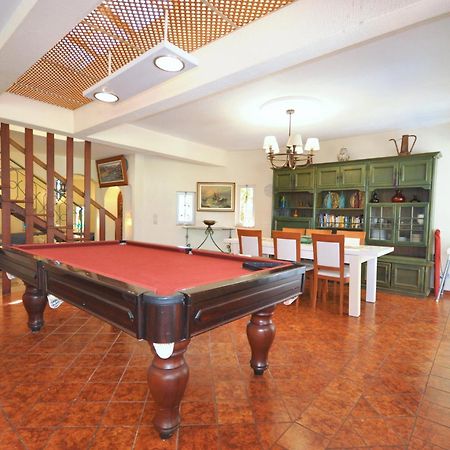 Walking Distance To The Centre - Snooker Table - Private Pool - 5 Bedrooms Quarteira Exterior foto