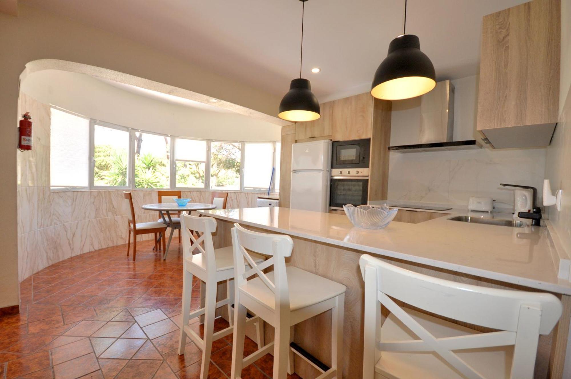 Walking Distance To The Centre - Snooker Table - Private Pool - 5 Bedrooms Quarteira Exterior foto