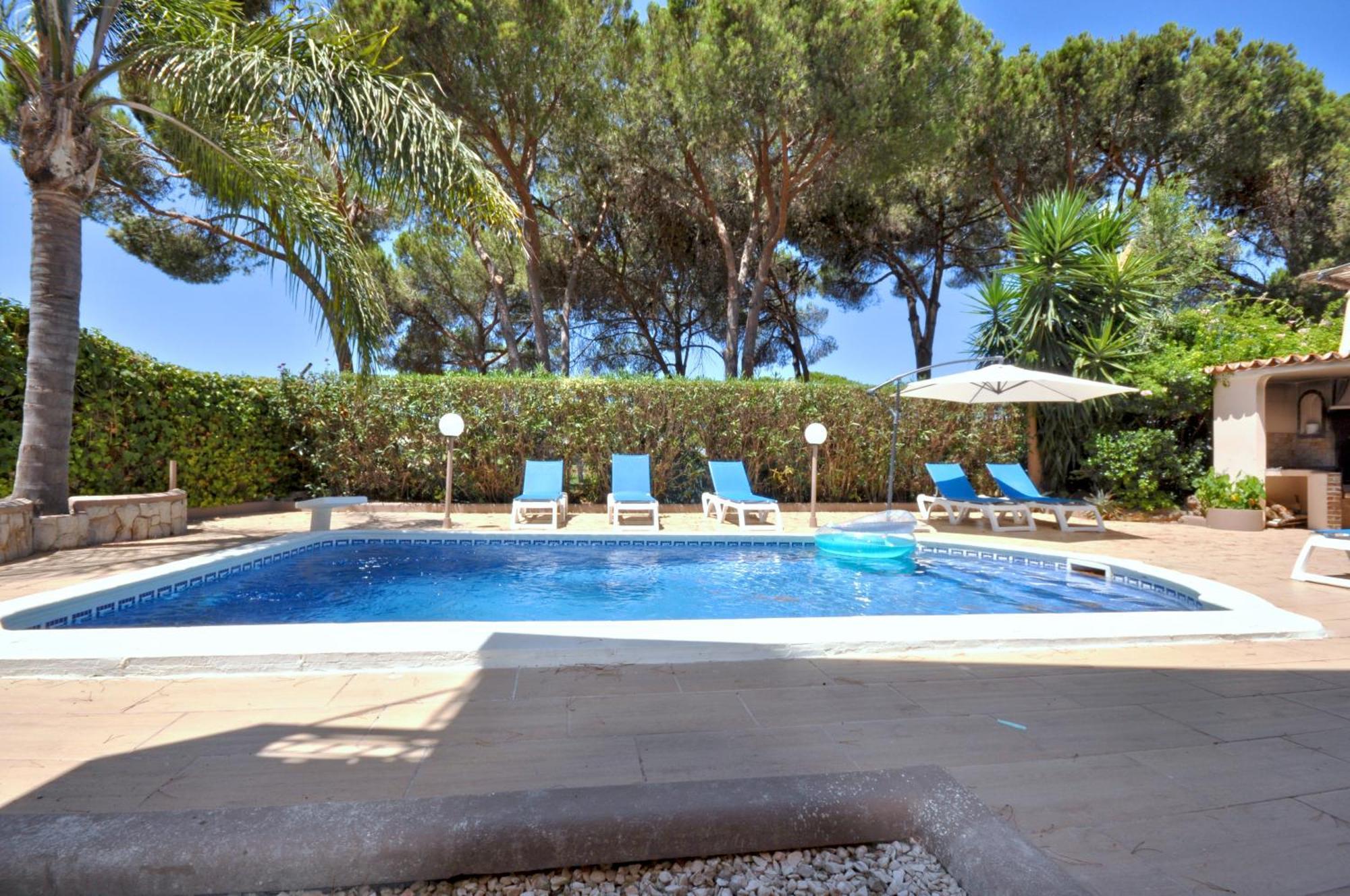 Walking Distance To The Centre - Snooker Table - Private Pool - 5 Bedrooms Quarteira Exterior foto