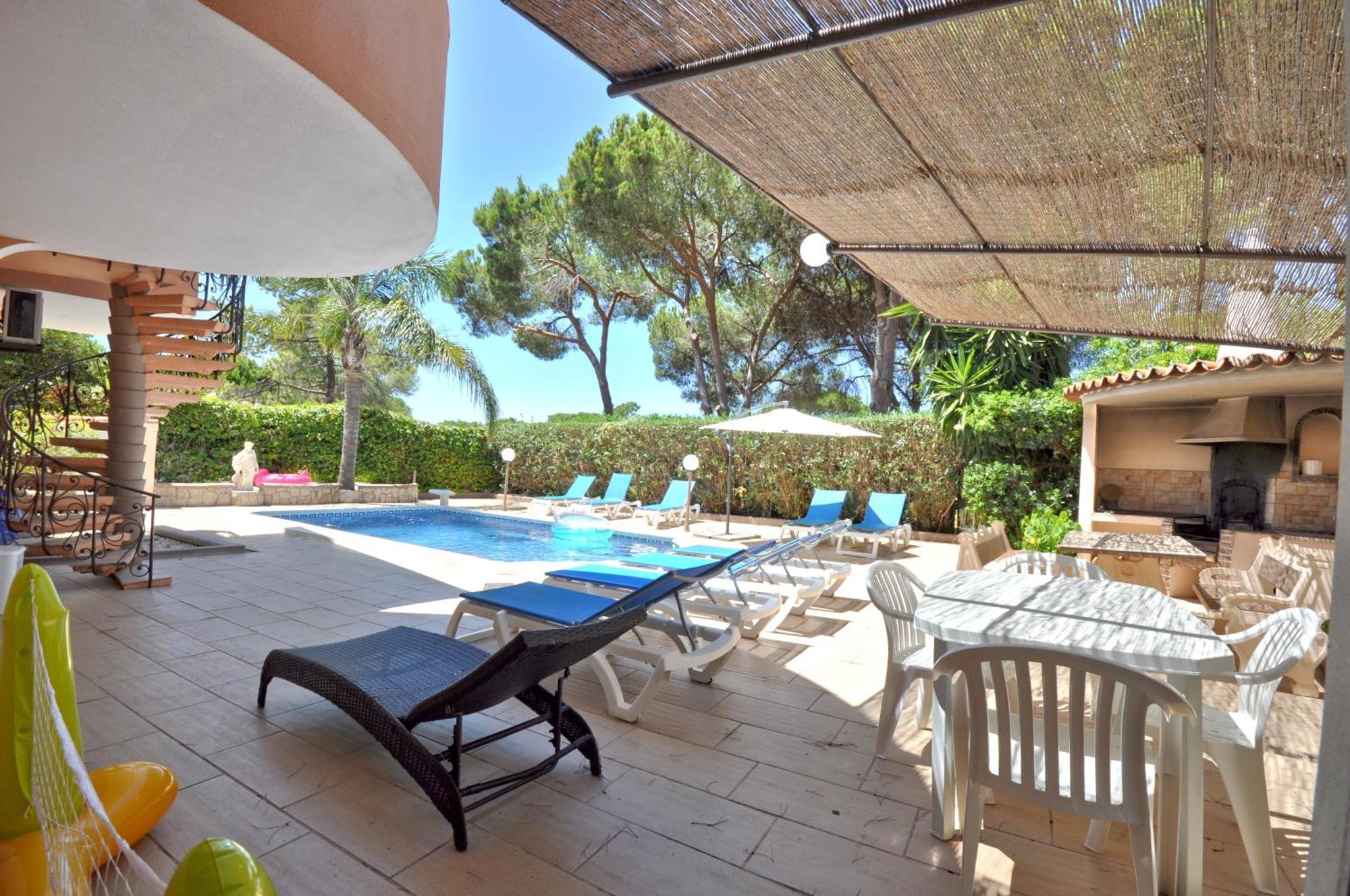 Walking Distance To The Centre - Snooker Table - Private Pool - 5 Bedrooms Quarteira Exterior foto