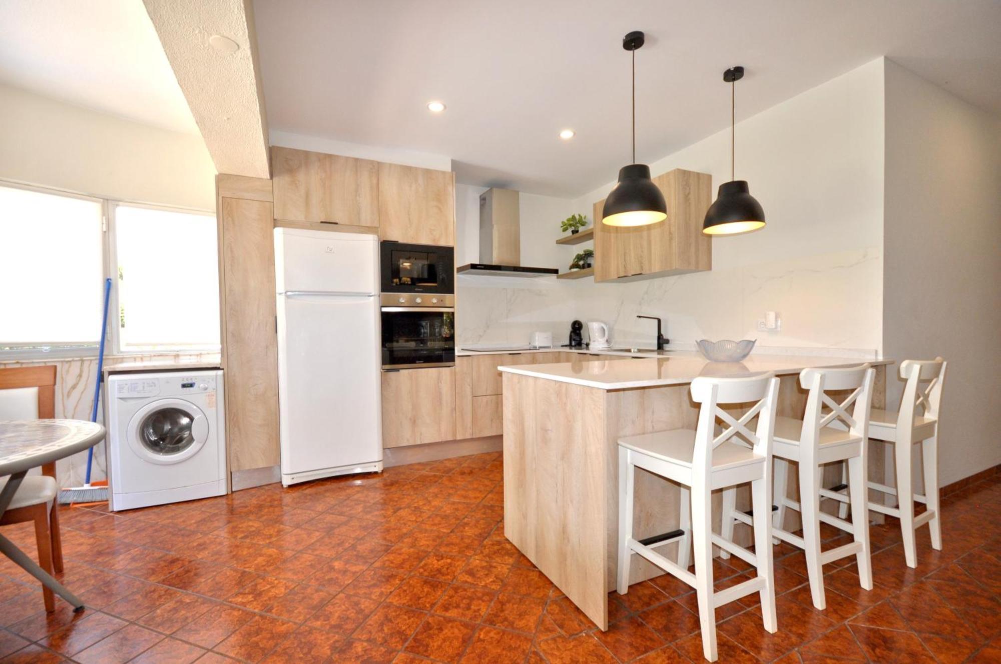 Walking Distance To The Centre - Snooker Table - Private Pool - 5 Bedrooms Quarteira Exterior foto