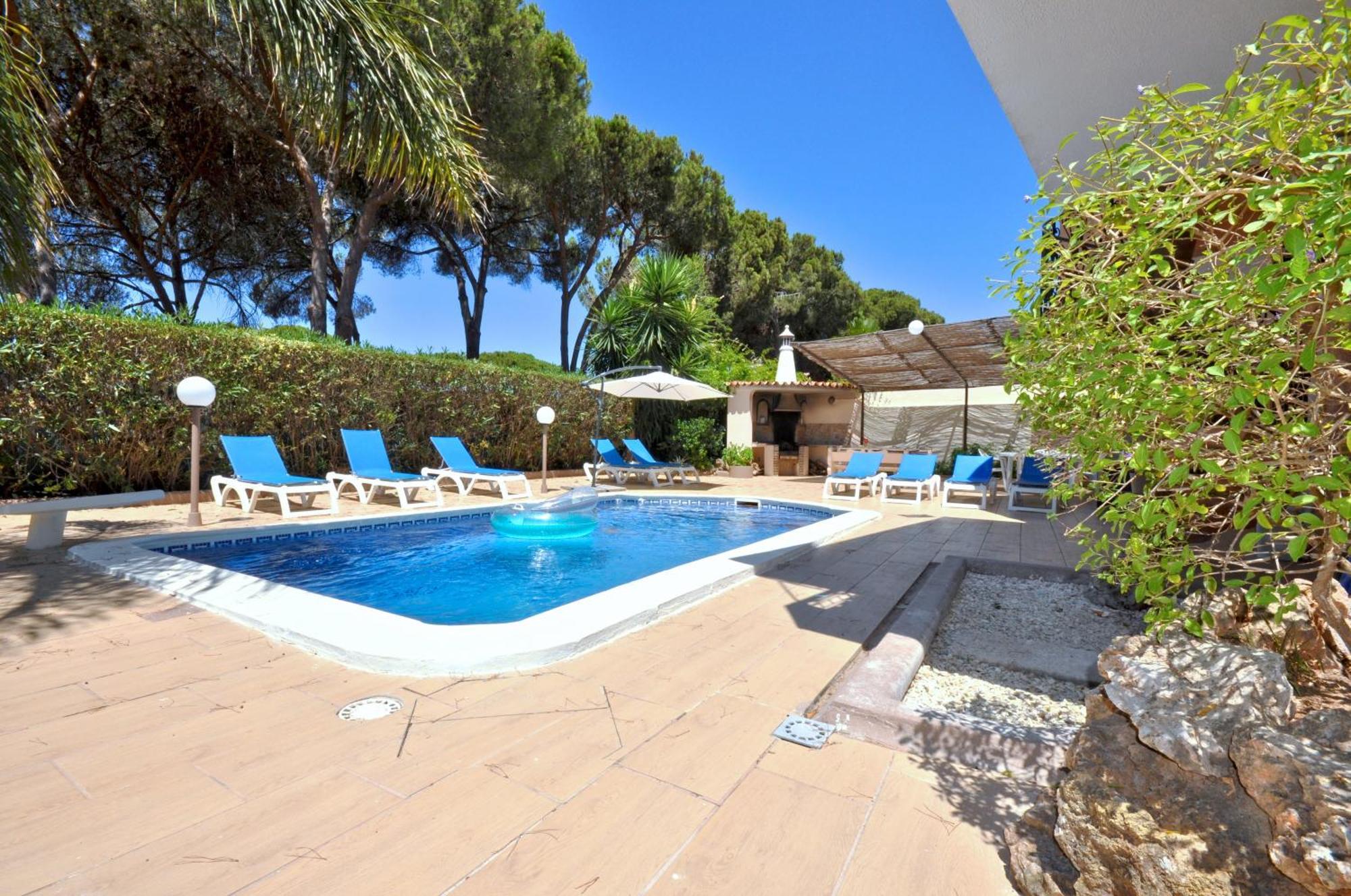Walking Distance To The Centre - Snooker Table - Private Pool - 5 Bedrooms Quarteira Exterior foto